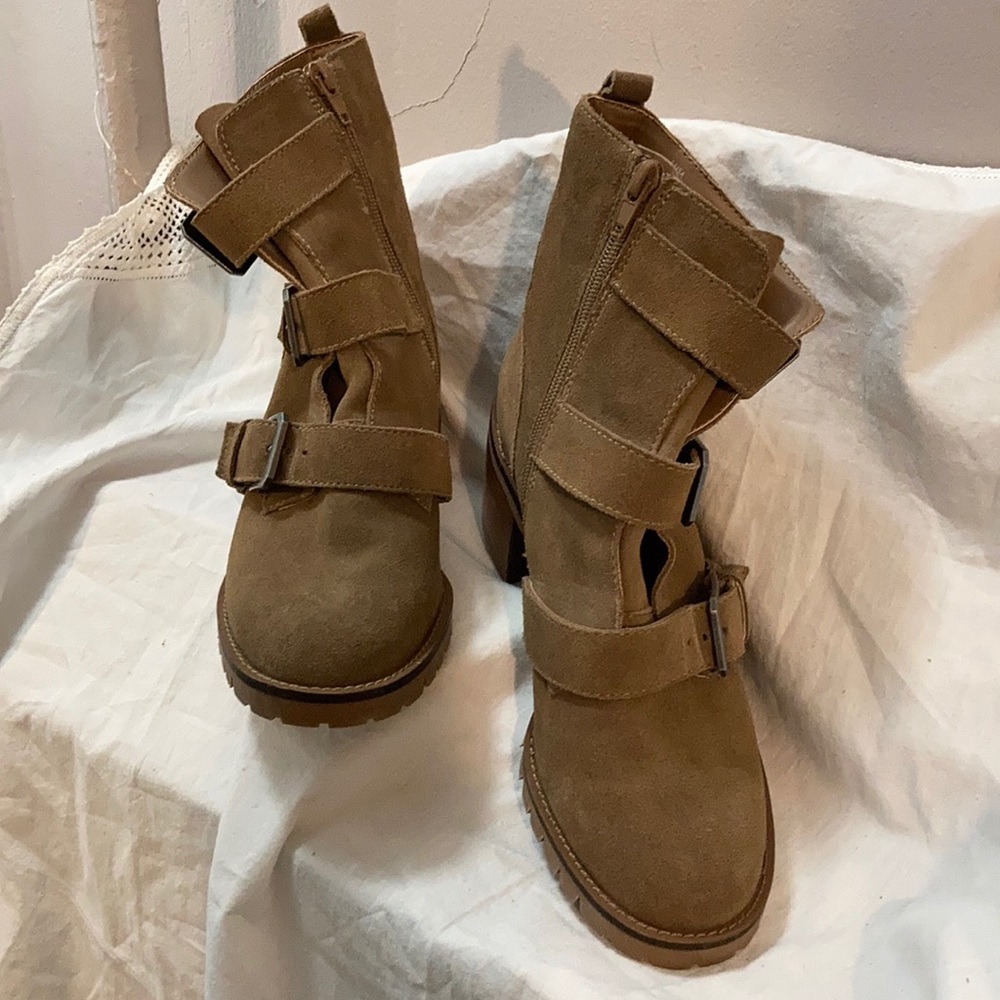 Never worn Crown vintage Leather suede booties